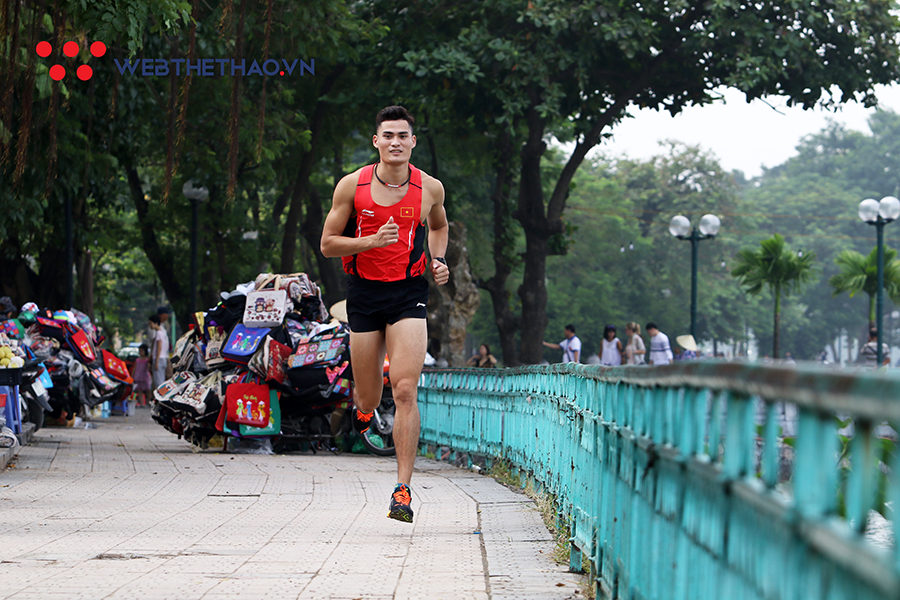 Ngắm cung đường đẹp lạ của VPBank Hanoi Marathon 2019 với soái ca Quách Công Lịch
